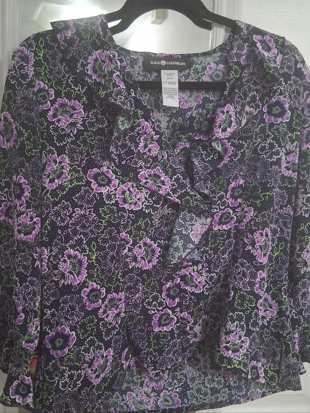 Sag Harbor Women's Ruffled Button Down Blouse      Size 8